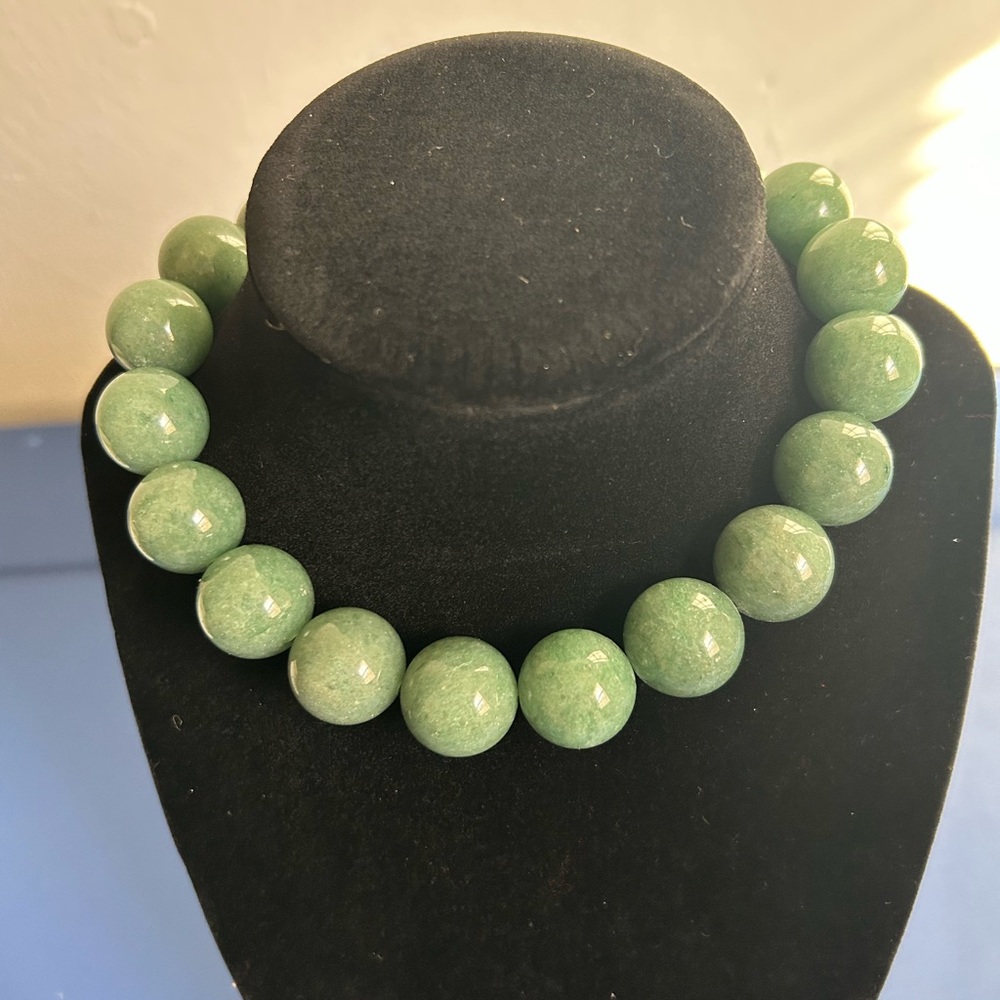 New Fire mountain gem jade necklace. 
No closing clasp